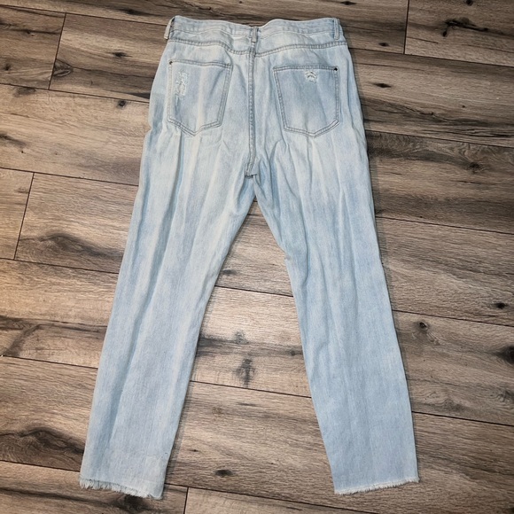 Forever 21 Floral Embroidered Mom Jeans- Size 30 Light Wash - Picture 4 of 6